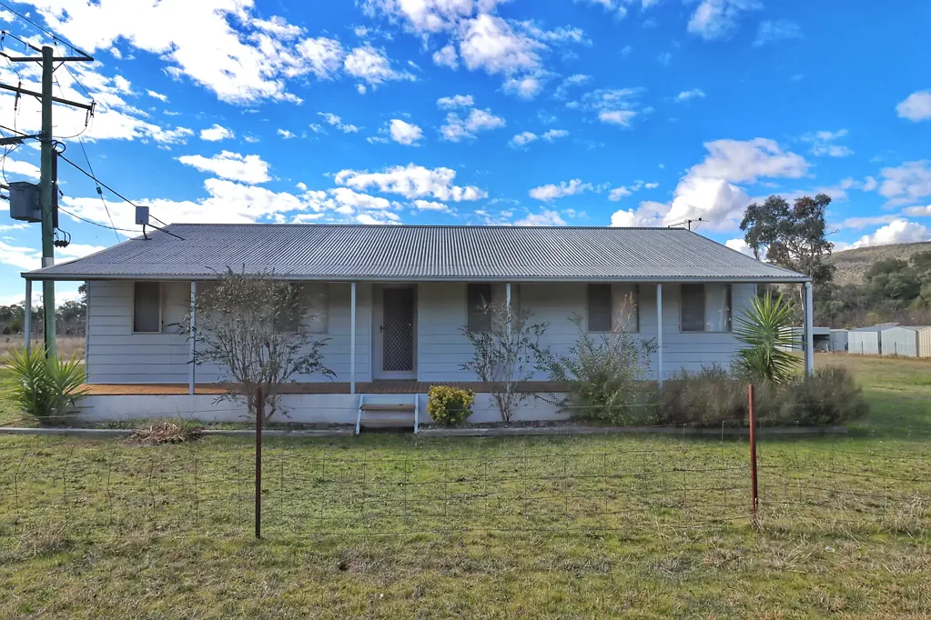 Koorawatha 3 Bedroom Village Living with room to move