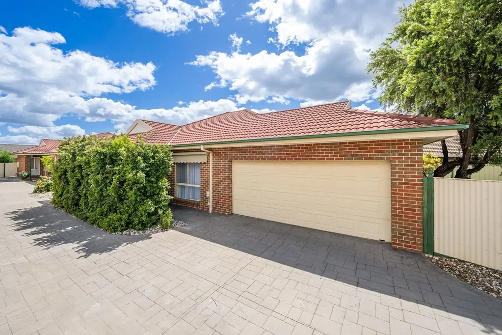 Shepparton 3部屋 Spacious & Immaculate CBD Townhouse!