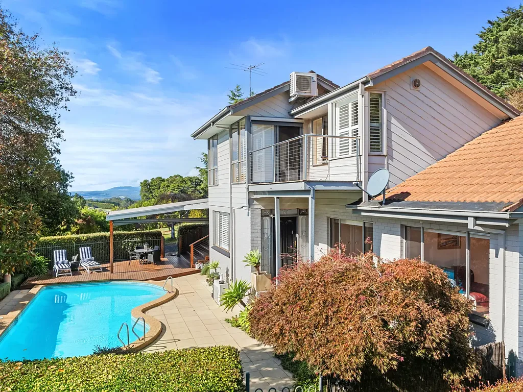 Silvan 5 Bedroom Picturesque lifestyle property bursting with opportunity, 50 mins from CBD