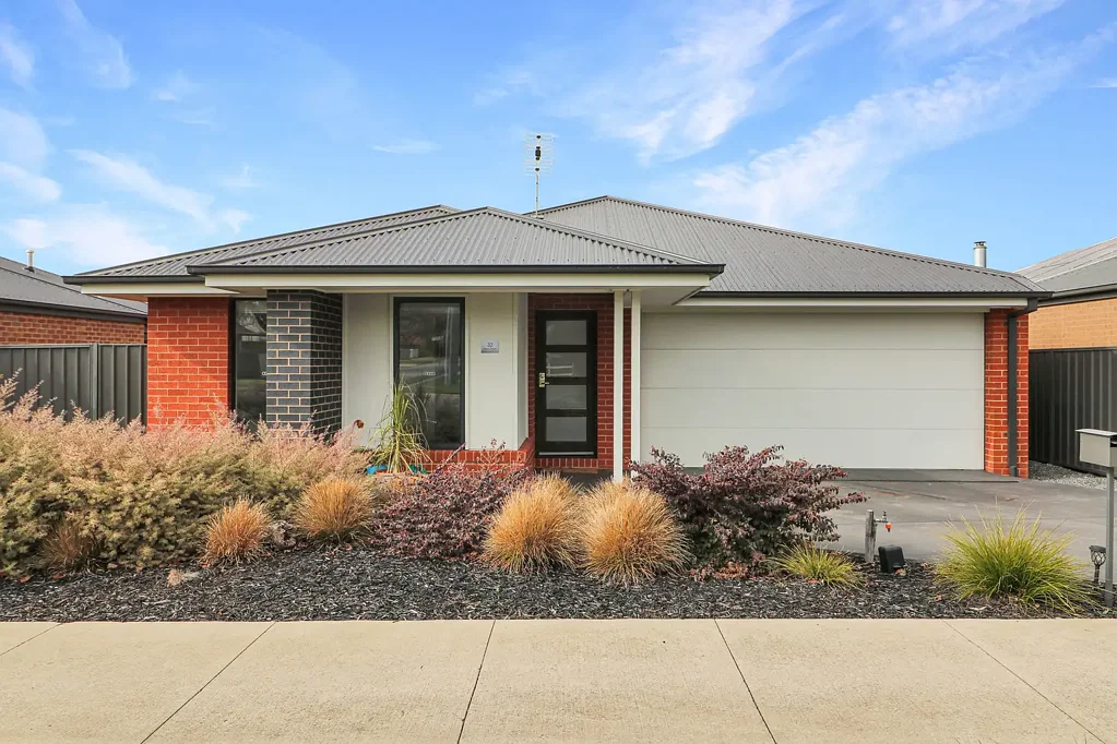 Mansfield 3 Bedroom Ultimate Convenience on Rowe Street