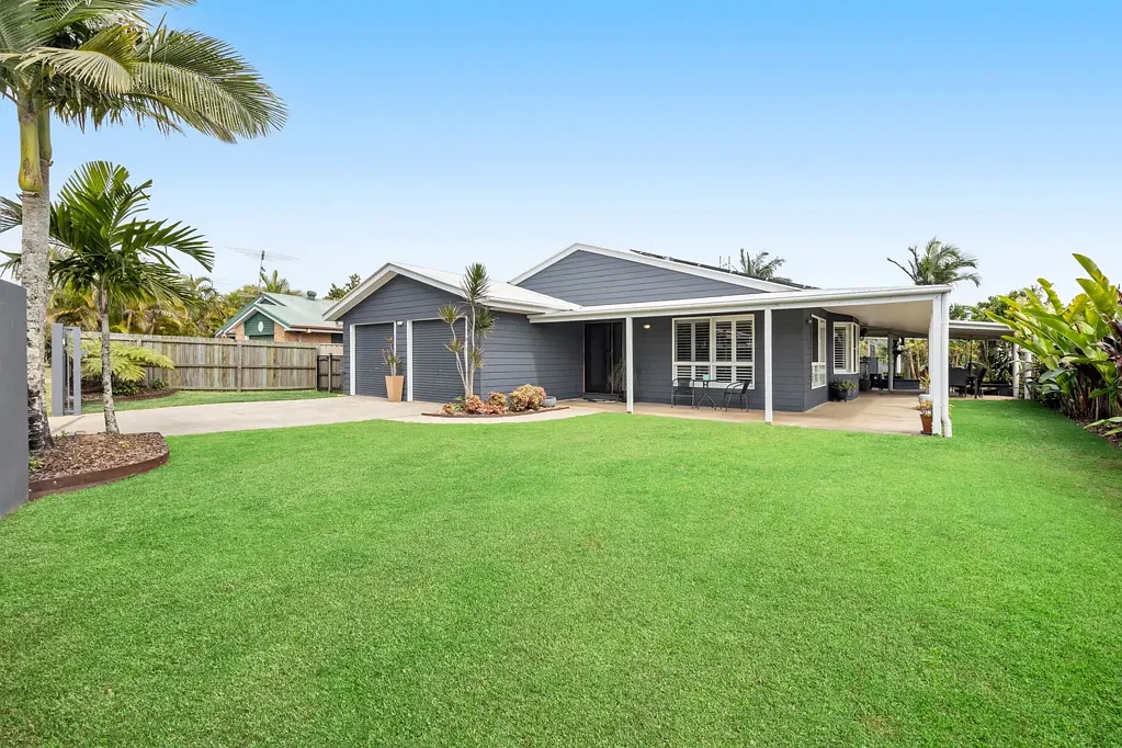 Bli Bli 3房  STUNNING CHARACTER HOME ON 700M2 BLOCK, POOL, ROOM FOR A CARAVAN AND WALK TO TOWN! A MUST TO INSPECT!