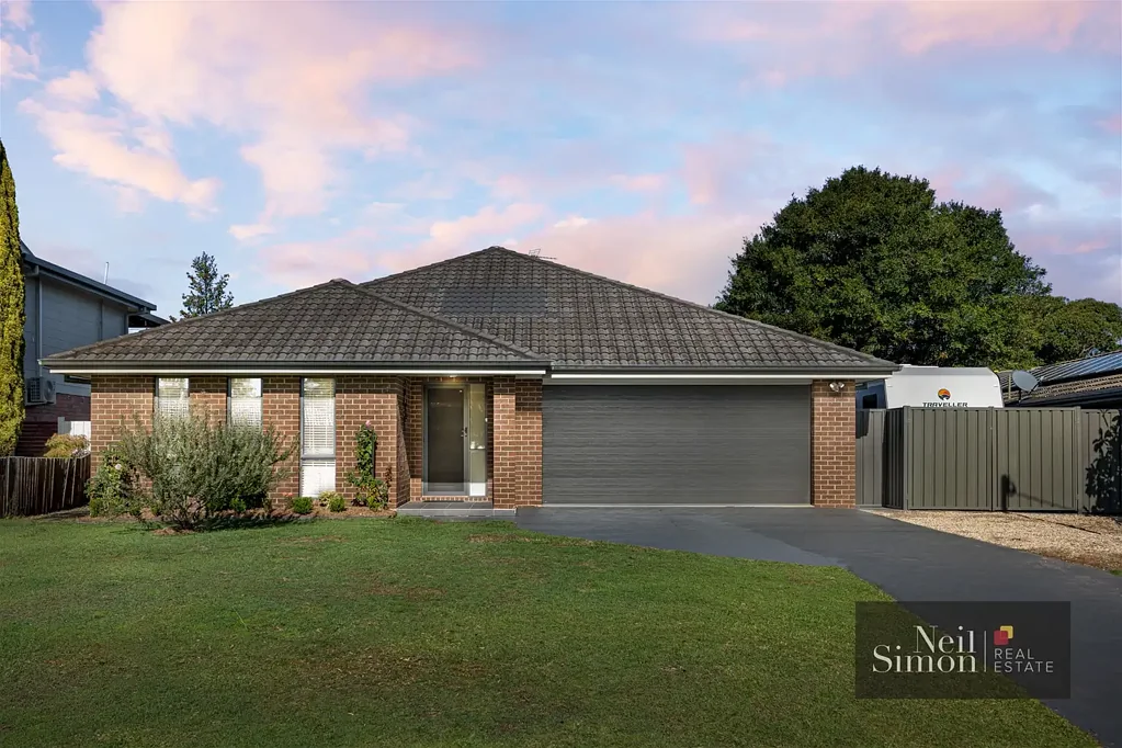 Tanilba Bay 4房  Grand Luxury Living - One of Tanilba Bay's Finest Single Level Homes