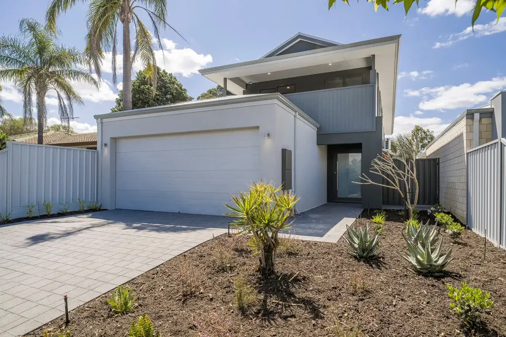 Forrestfield 5 Slaapkamer NEXT LEVEL RESORT STYLE LIVING  BRAND SPANKING NEW HOME    LIGHT BRIGHT & SPACIOUS 4 BED STUDY 3 BATHROOMS    FORRESTFIELD OFFERS FROM $995,000 PLUS