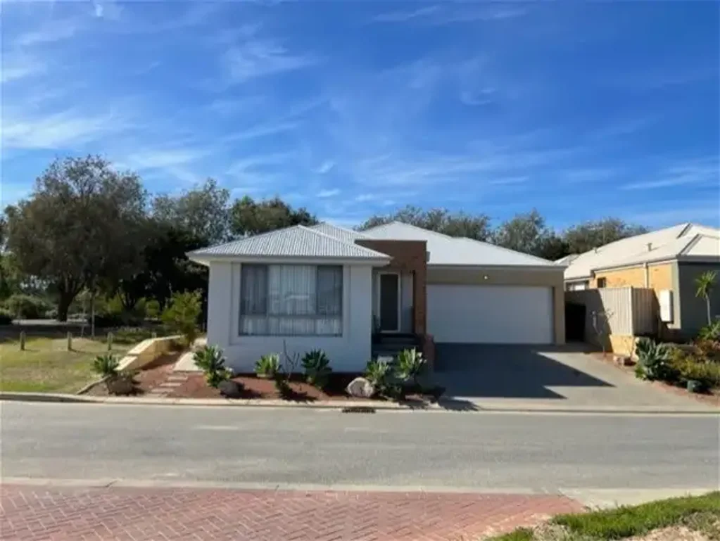 Secret Harbour Lock & Leave - View Tuesday 5;30pm 2nd December 2025