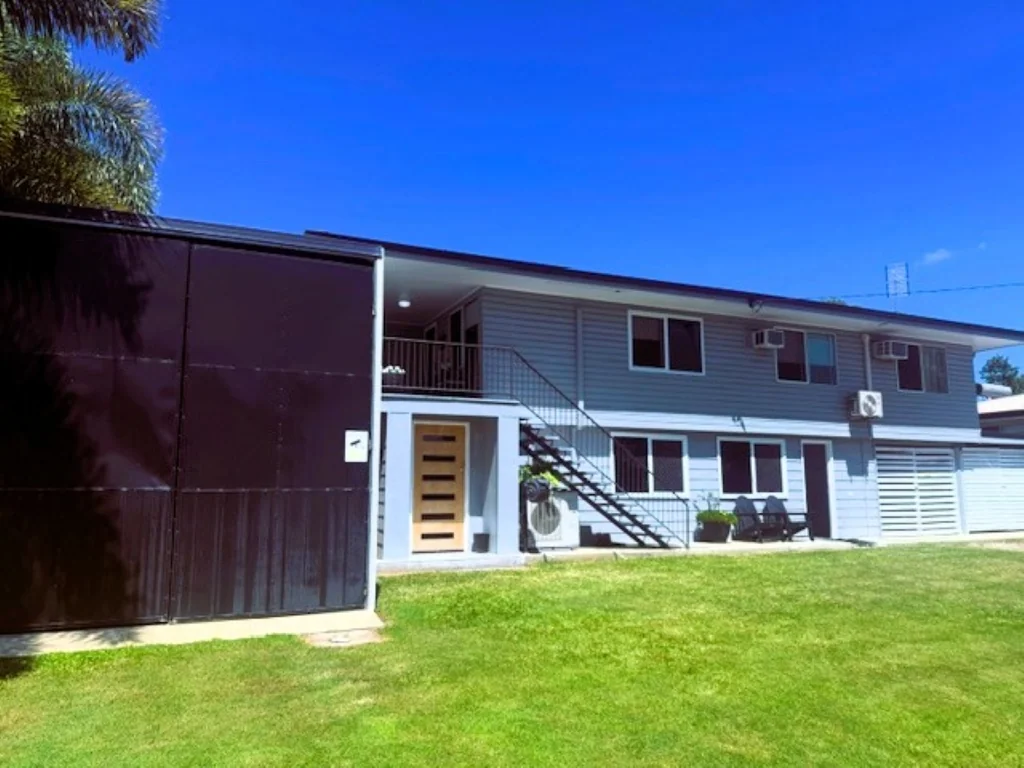 Dysart 4Zimmer VENDORS WILLING TO RENT BACK AT $700pw!
DUAL LIVING OPTION, IMMACULATE HIGH-SET HOME
