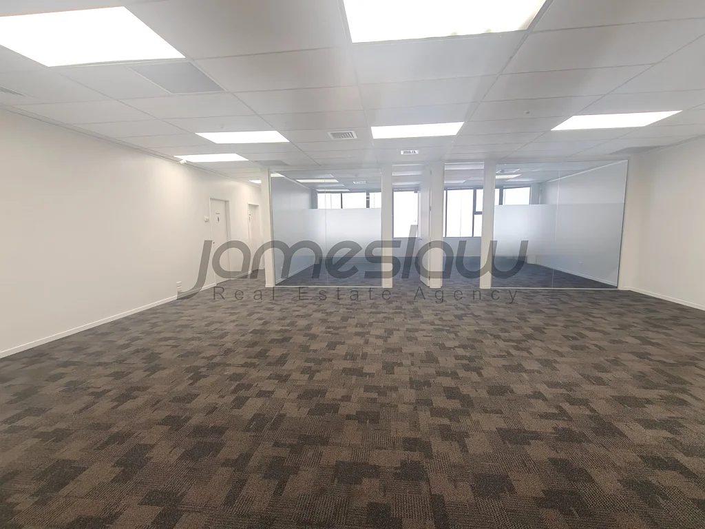 Penrose 185m² Great South Road Office with Lift