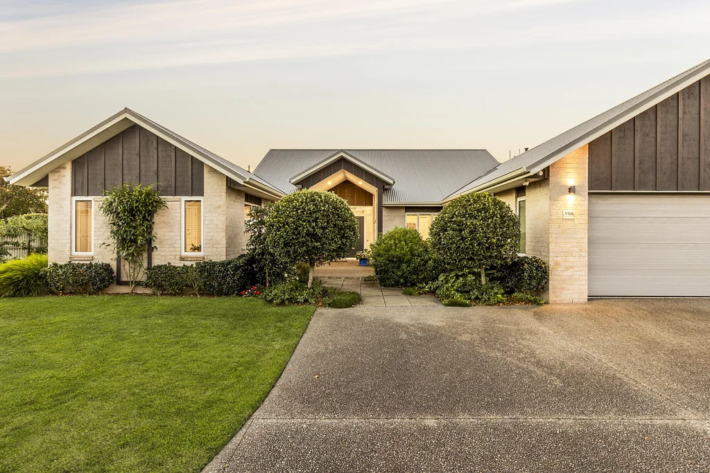 Cambridge 3房  Elevated living in a stunning garden setting