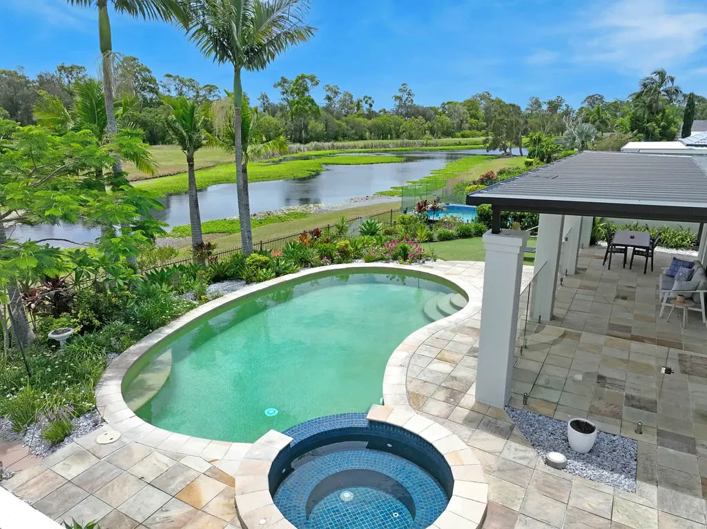 2 Steyning Court, Arundel, QLD 4214