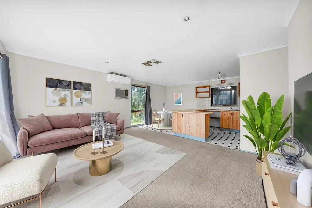 Werribee 3 Bedroom Charming Family Retreat in Werribee
