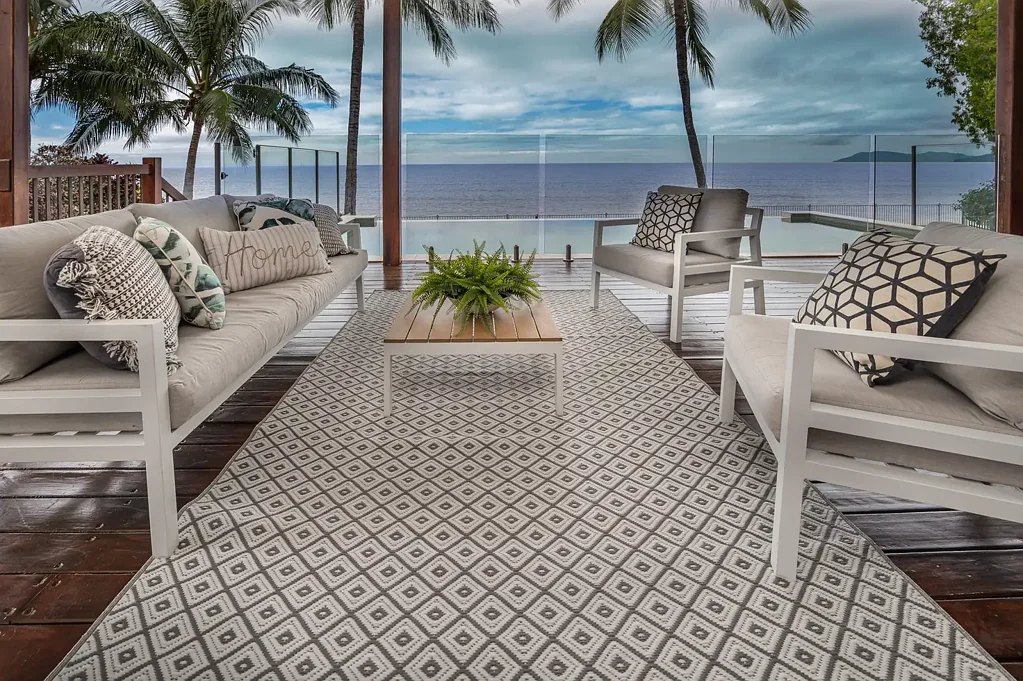 Holloways Beach 4 Bedroom A B S O L U T E   B E A C H F R O N T  |  T R O P I C A L   H A V EN