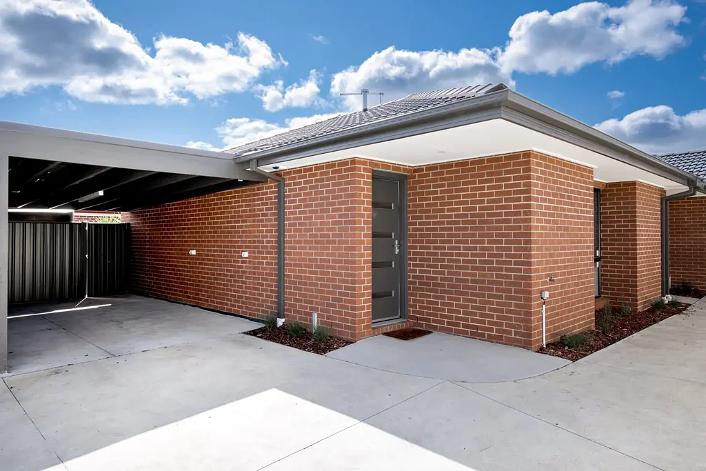 2/61 Beverin Street, Sebastopol, VIC 3356