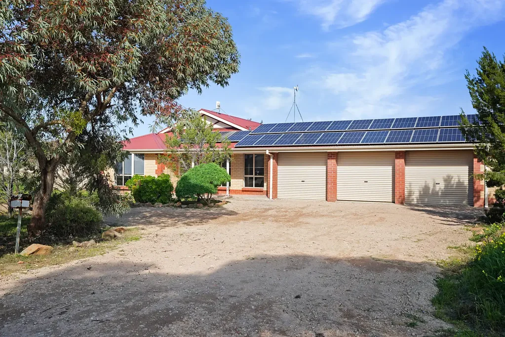 Lewiston 8房  Space, Flexibility & Country Style Living!