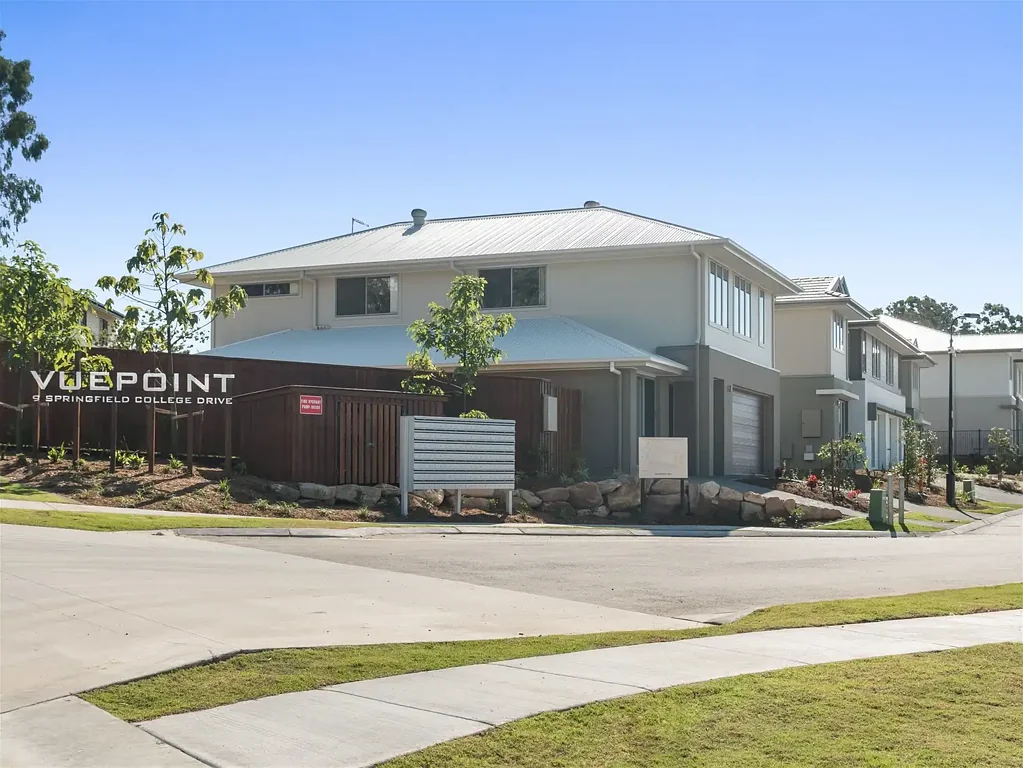 Modern Comfort & Low-Maintenance Living in the Heart of Springfield