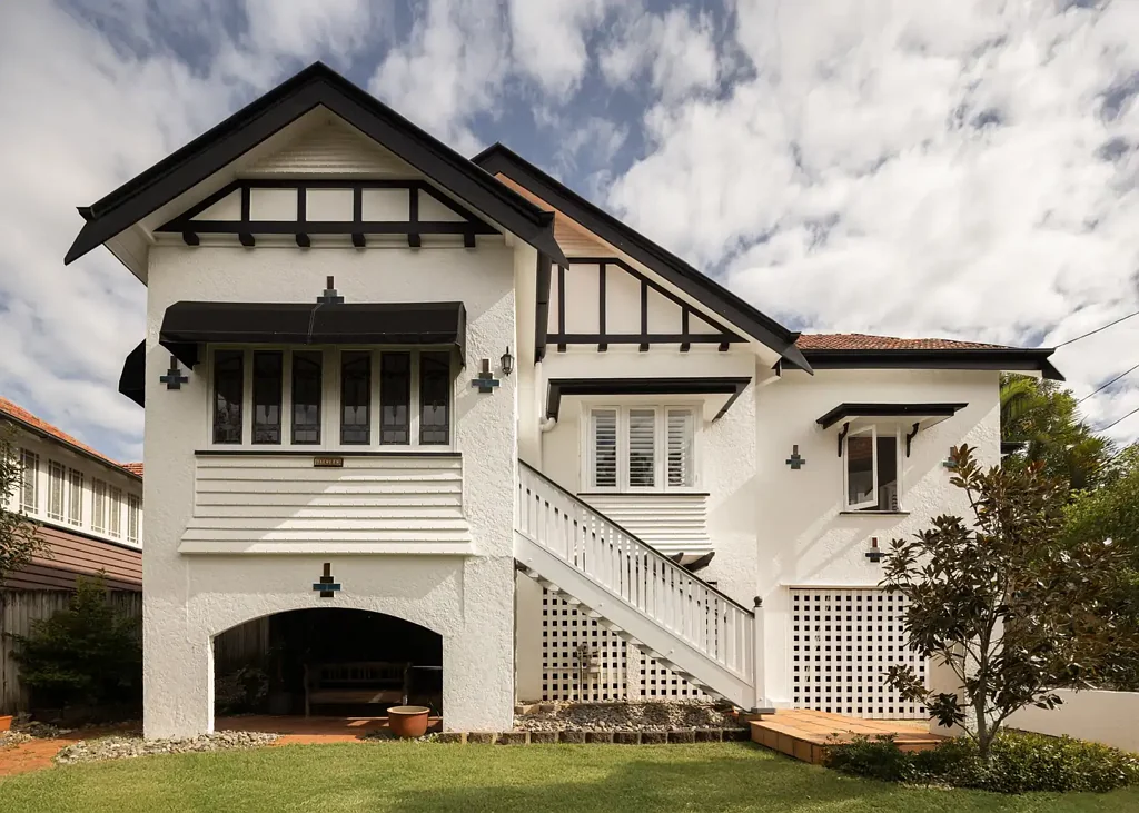 Ashgrove 3房 Ashgrove 著名的 Avenues 区迷人的特色住宅 Charming Character Home in Ashgrove's Prestigious Avenues