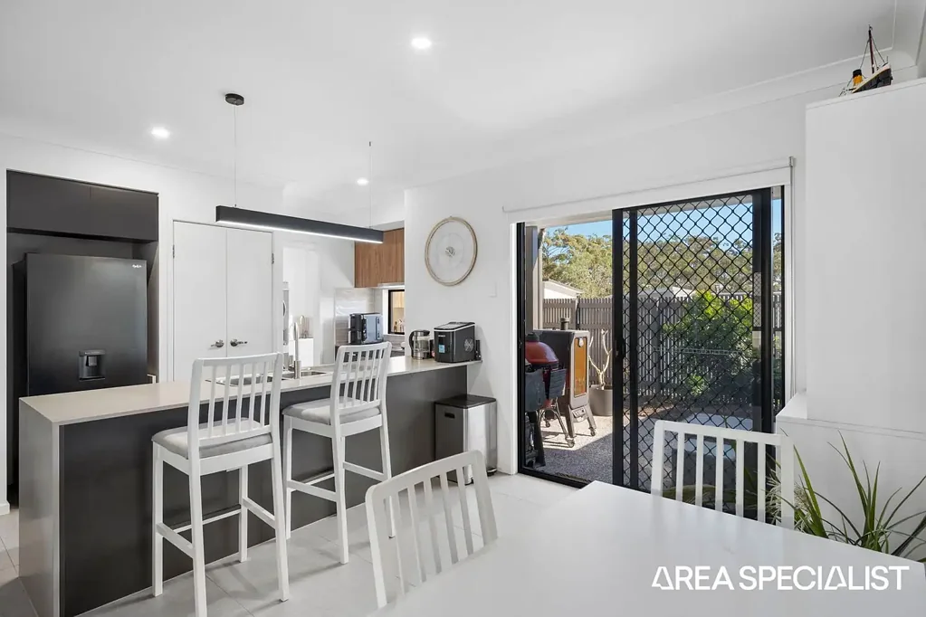 Pimpama 3 Bedroom Investor’s Dream: Near-New, Low BC, PREMIUM DUCTED AIR-CON