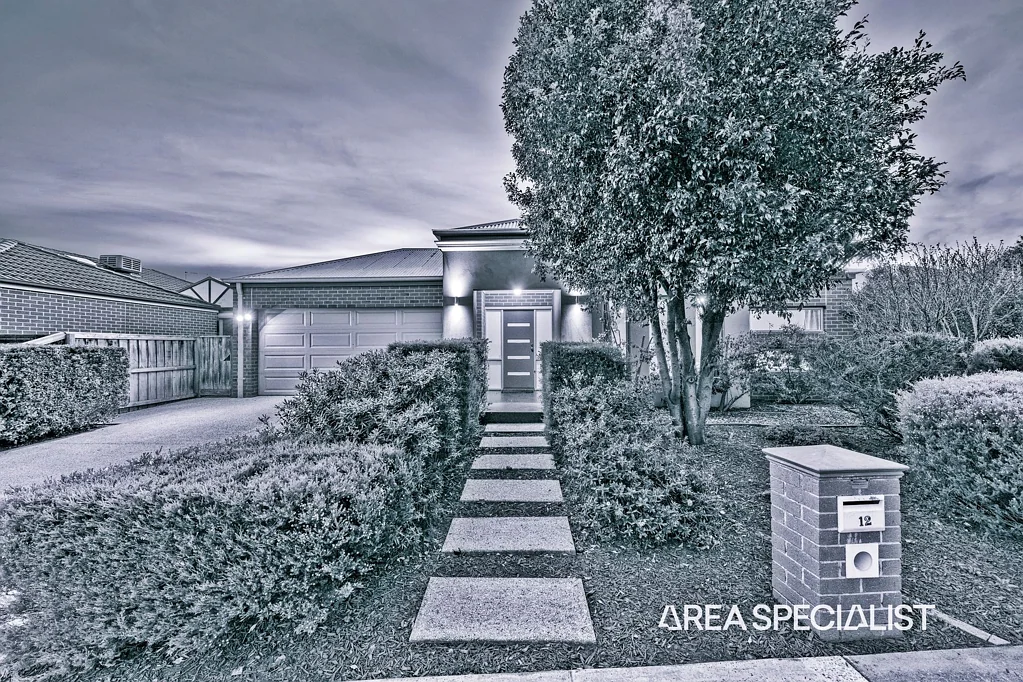12 McCubbin Avenue, Pakenham, VIC 3810