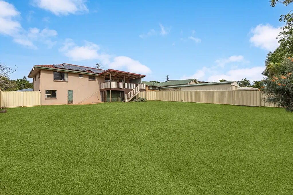 Alstonville 3房  Endless space and potential just a stroll to the heart of town