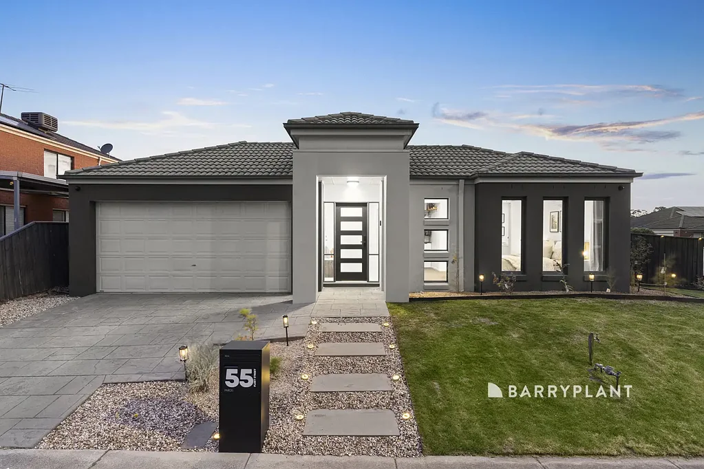 Narre Warren South 3Phòng ngủ A Remarkable Transformation Where Quality Meets Family Living !