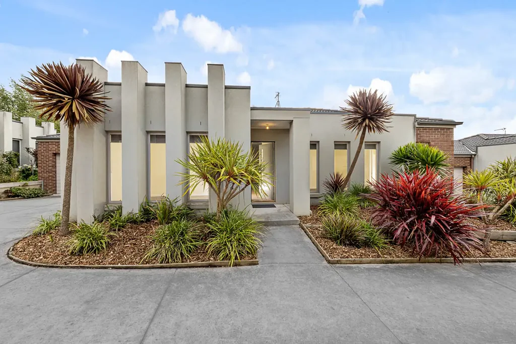 2/14 Shakespeare Avenue, Mount Helen, VIC 3350