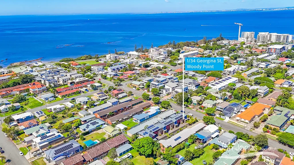 Woody Point 3 Bedroom SENSATIONAL LIVING – WALK TO THE WATER