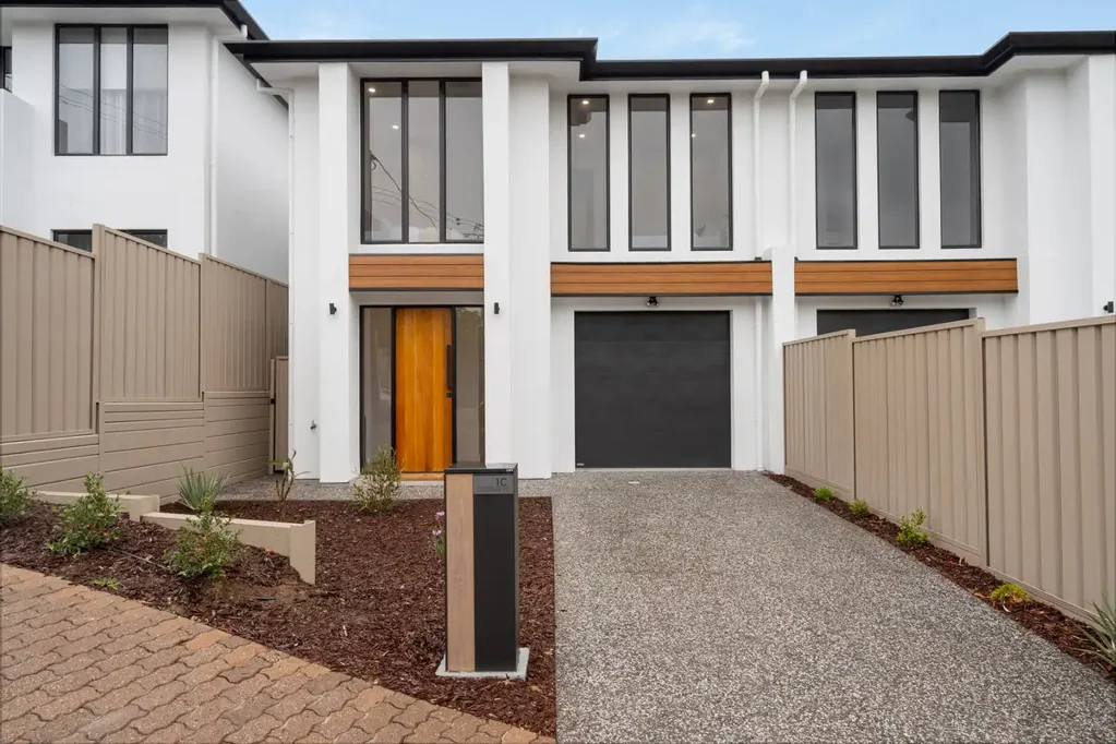 Vale Park 4 Slaapkamer Hi, I’m Steps from Walkerville…