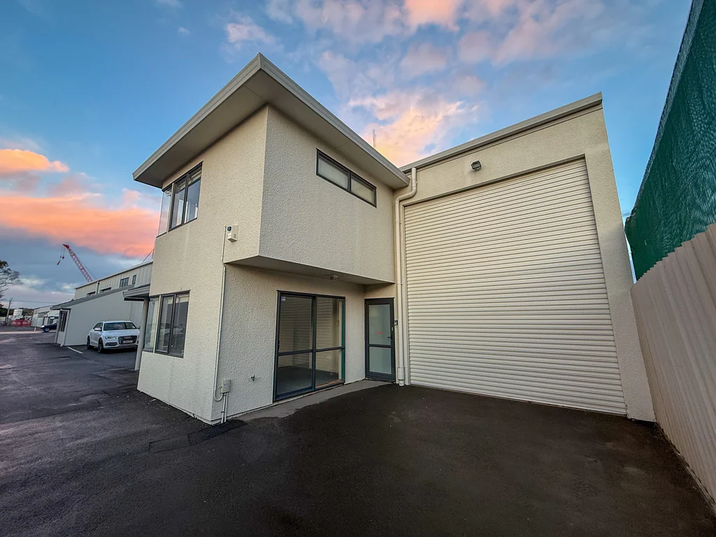 Mount Maunganui Mount trade unit - Available now