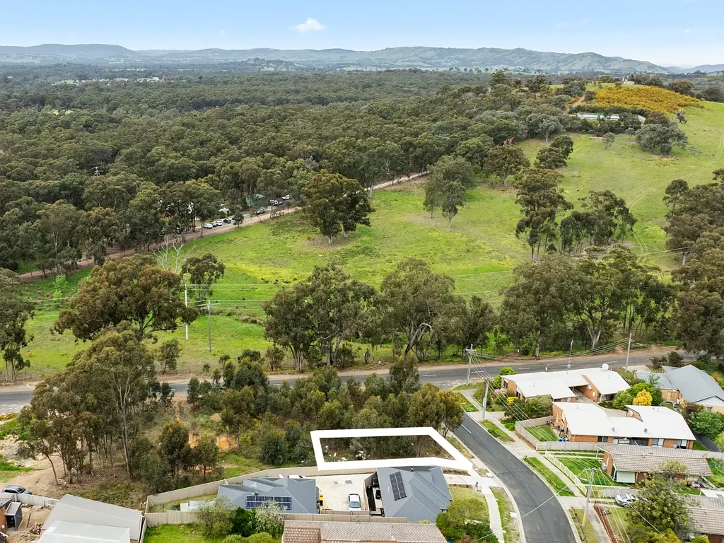 15 CLAREY AVENUE, Seymour, VIC 3660