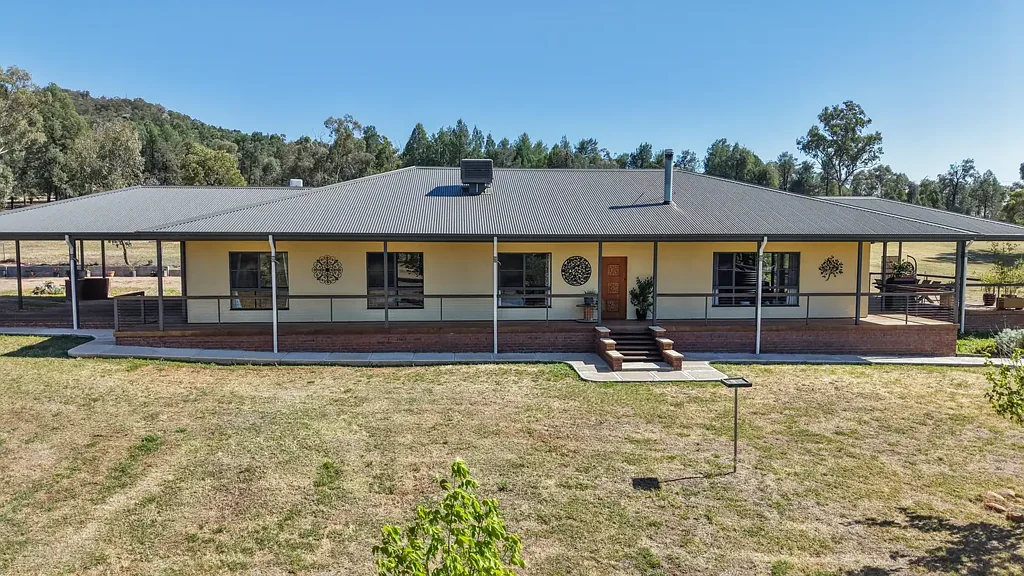 Eugowra 4 Slaapkamer A Masterbuilt Modern Retreat, Hand-Crafted Quality on Elevated Land