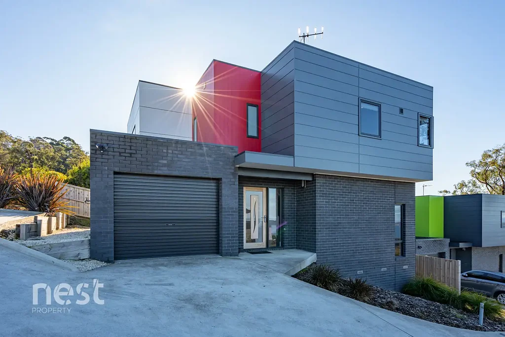Contemporary Townhouse with Breathtaking Views