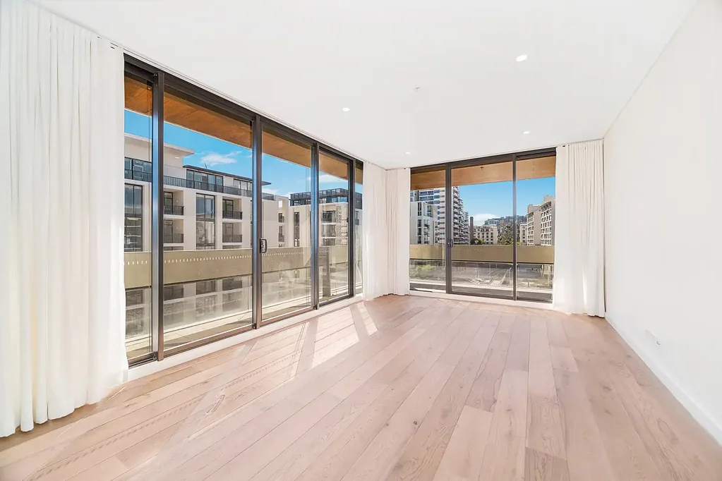 Light-Filled Modern Apartment in the Heart of Waterloo