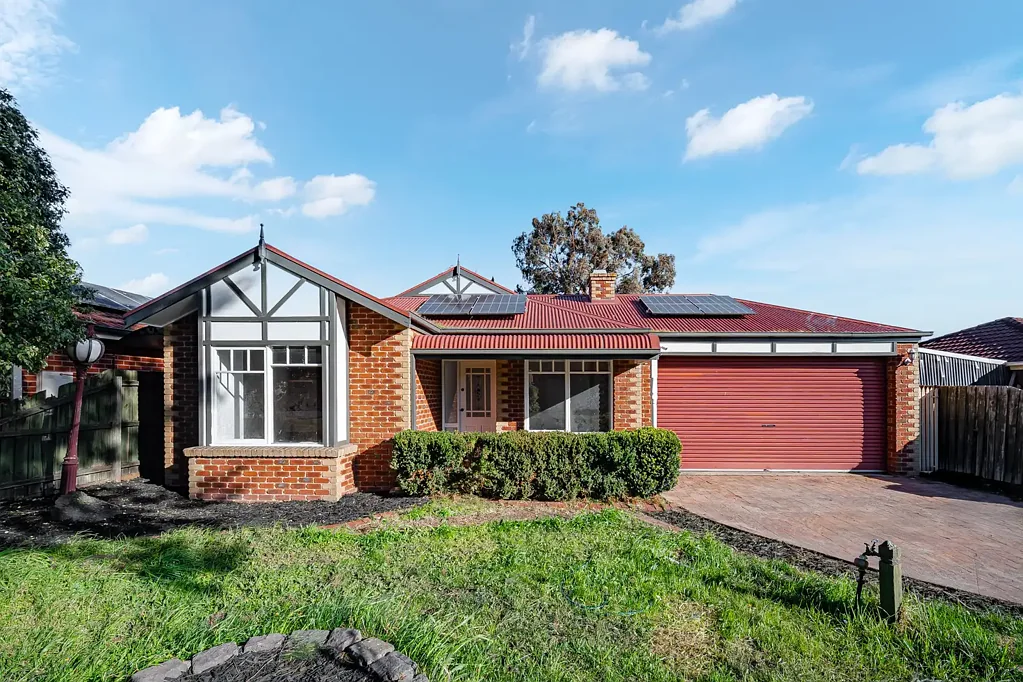 4 Hutchins Place, Roxburgh Park, VIC 3064