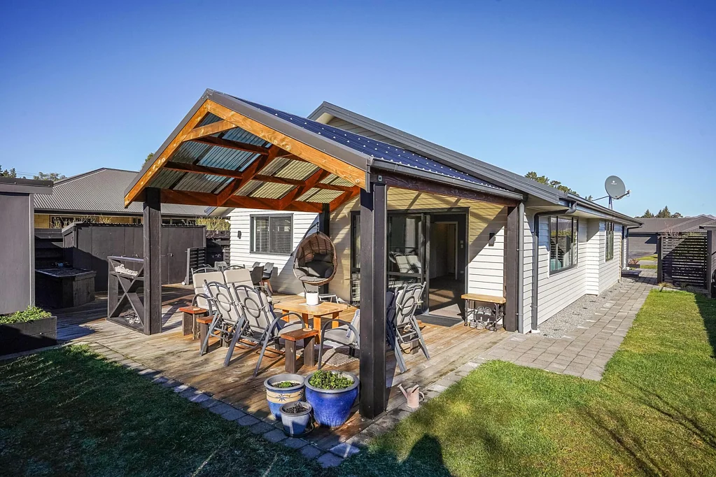 Hanmer Springs 3कमरा Sun, views and versatility