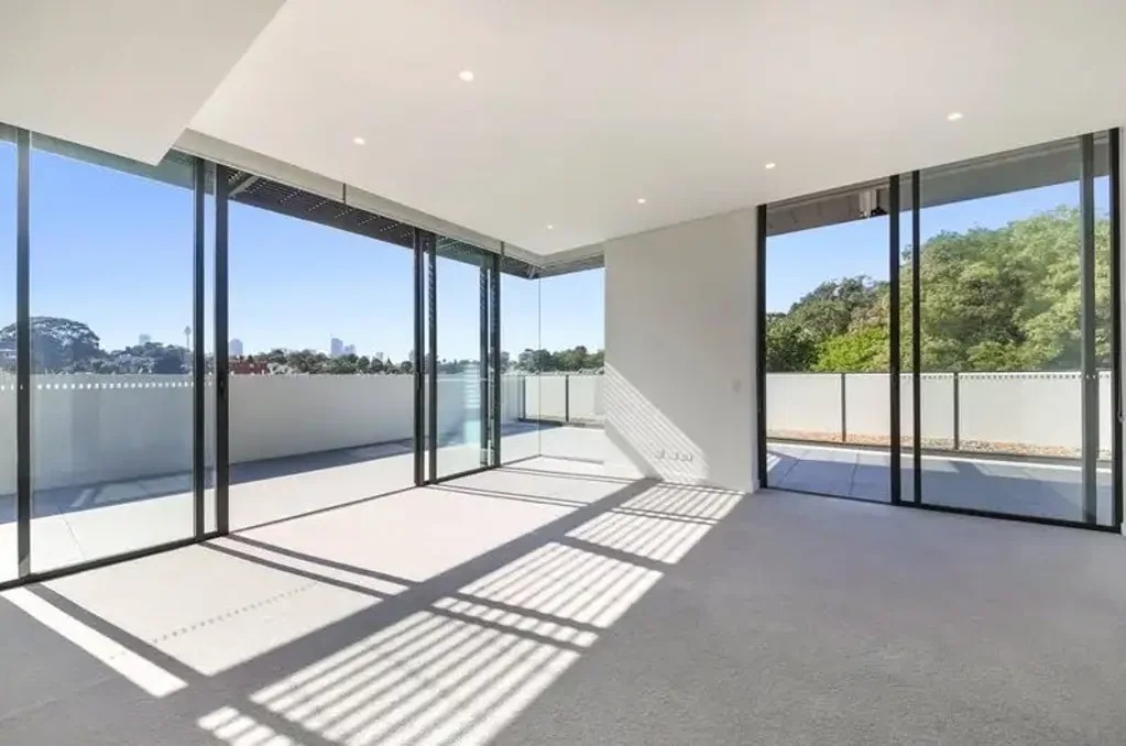 Exceptional Apartment with Expansive Wrap-Around Balcony & Breathtaking Views