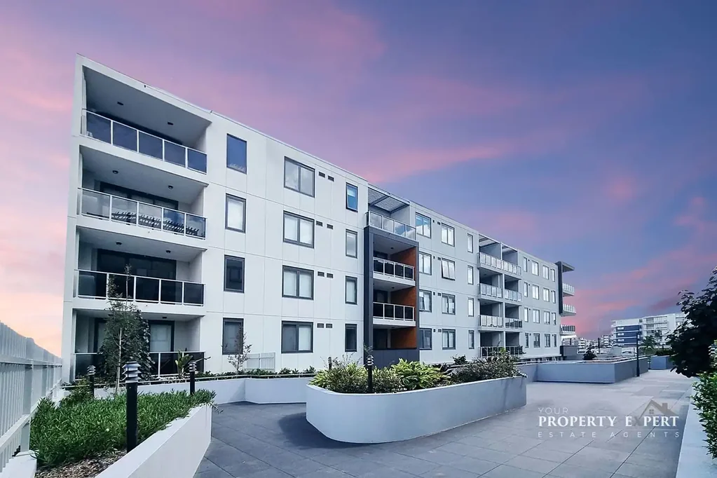 Expansive Unit in Prime Location - Perfect Investment !