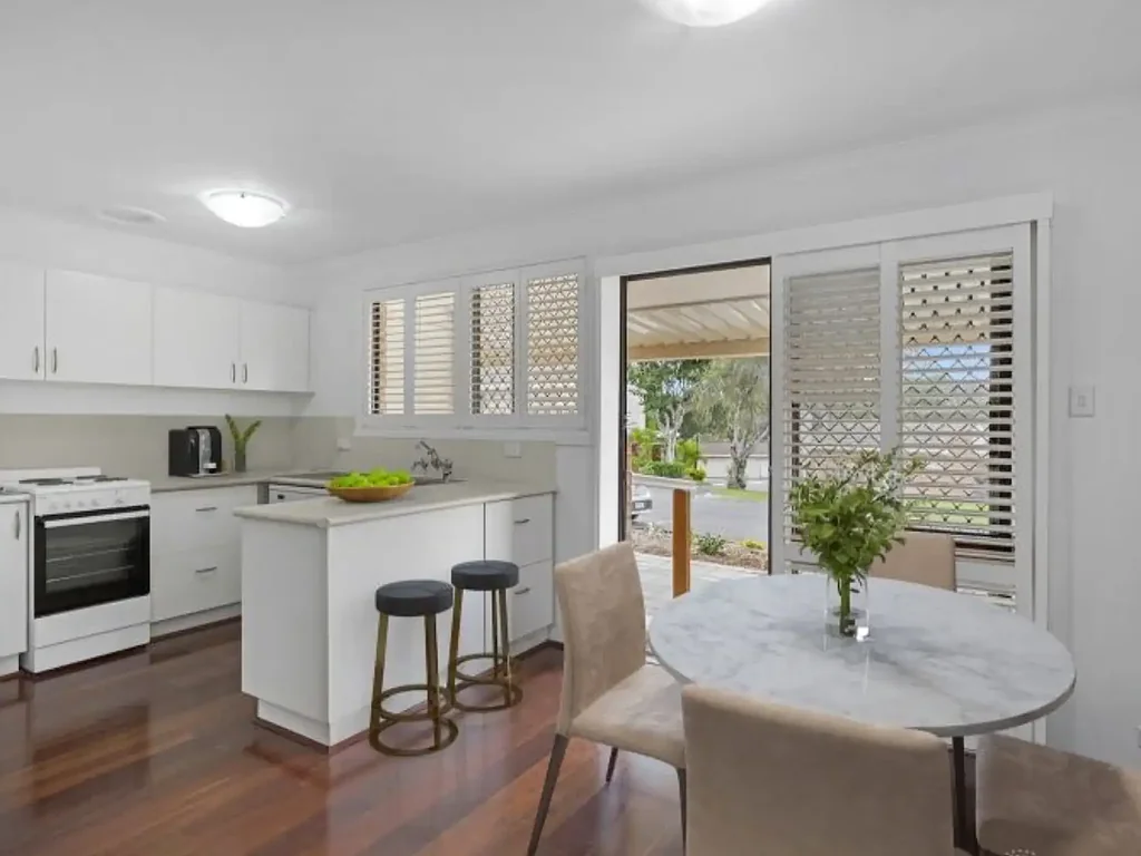Burleigh Waters 2房  Over-50s Two Bedroom Unit in Prime Location