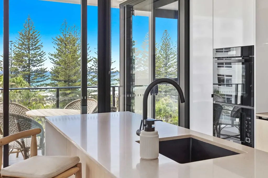 Burleigh Heads 2غرفة نوم Sandbar Burleigh – North-East Corner Coastal Luxury with Strong Returns & Lifestyle Appeal