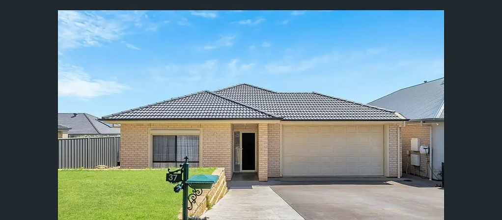 🏡 Spacious Family Home with Multiple Living Areas & Solar Savings