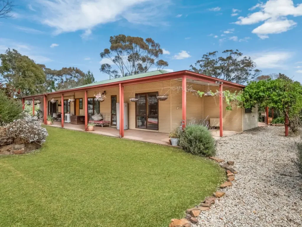 Eppalock 4 Bedroom Luxury Living on 20 acres of Tranquility