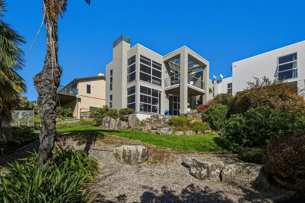 Pomare 3 Bedroom Stylish, Sunny, Flexible Living