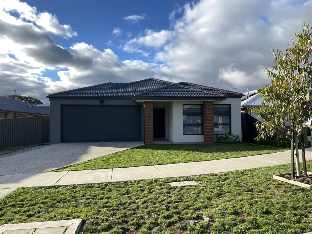 Canadian, 4BR, 2BA, 2CA, spotlessly clean family home in quiet court, large enclosed yard
