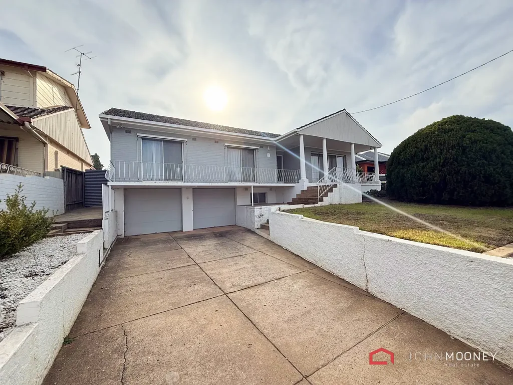 Immaculately Presented Furnished Family Home with option of Unfurnish