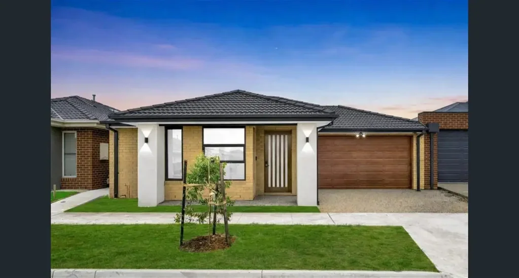 Weir Views 4房  Brand new Elegant Family Home in Prime Location !