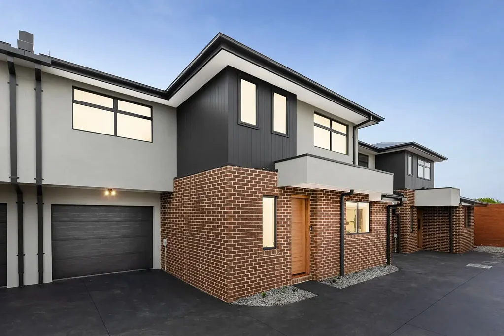 Airport West 3ਬੈੱਡਰੂਮ Two Brand-New Townhouses - Modern Style, Quality and Convenience