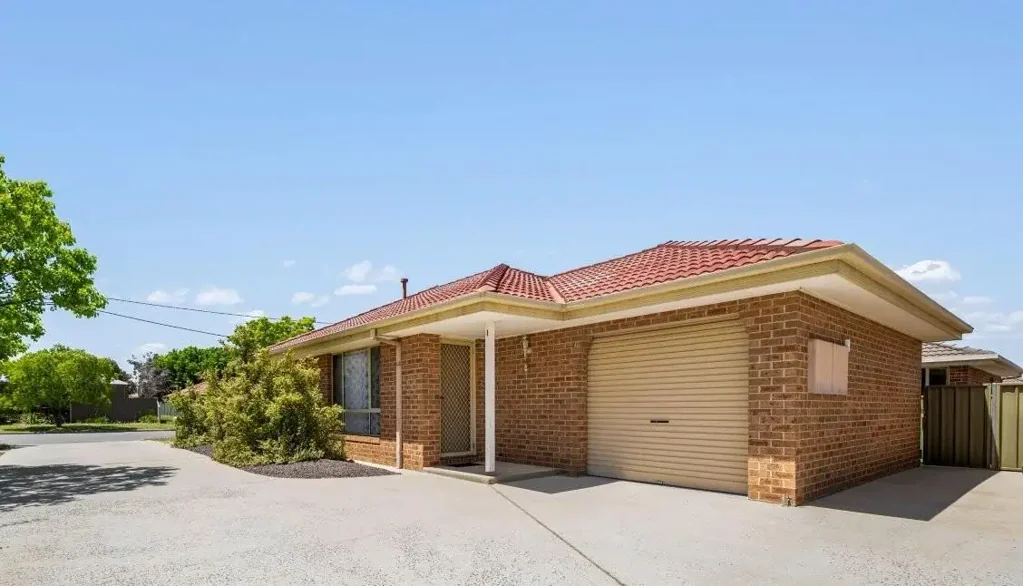 377 Cambourne Street, Lavington, NSW 2641