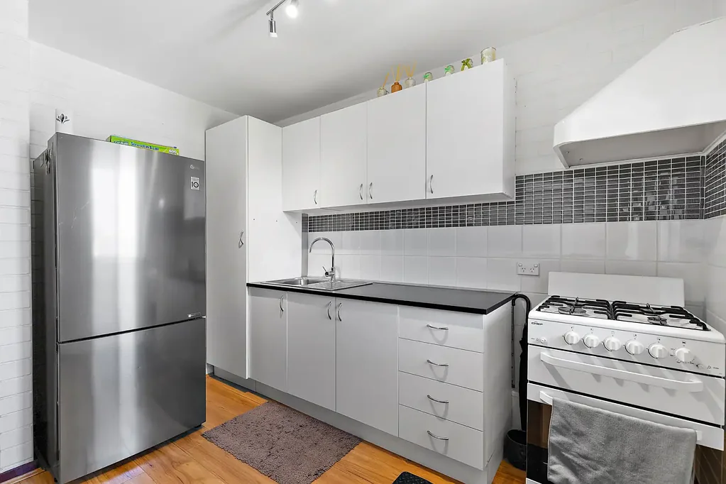 Spearwood 2कमरा RENOVATED & LIGHT-FILLED APARTMENT