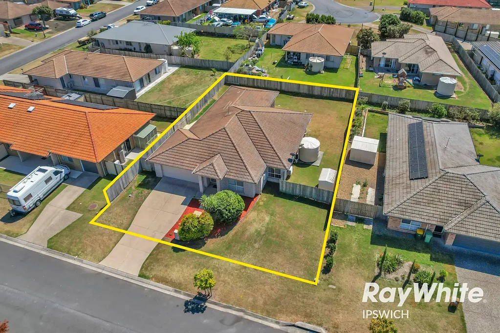 Lowood 4Kwarto STYLISH, SPACIOUS & MOVE IN READY