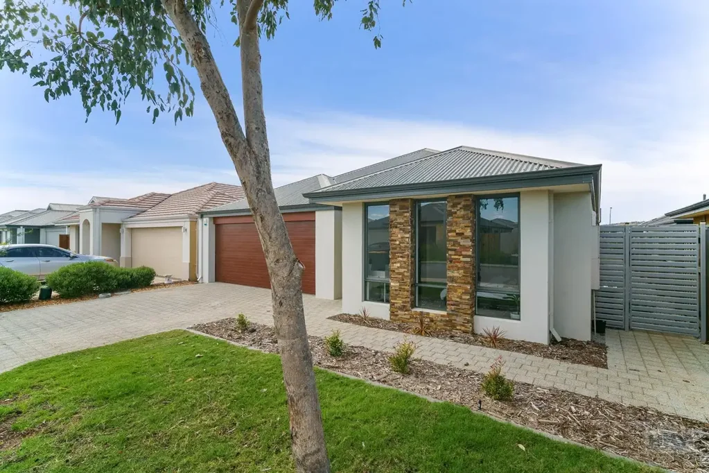 4 Chidlow Grange, Ellenbrook, WA 6069
