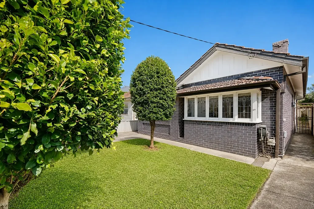 Canterbury 2 Bedroom Freestanding Family Home with Room to Grow + Parking & Big Beautiful Backyard!