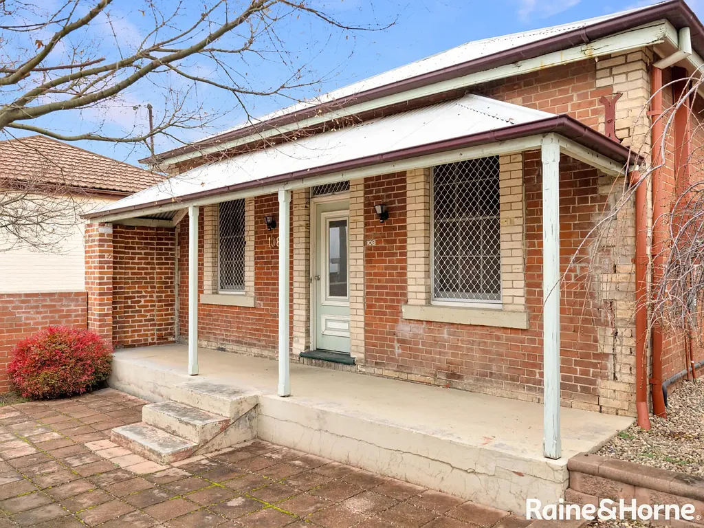 4 BEDROOM HOME IN CBD - AVAILABLE 9/6/26!!