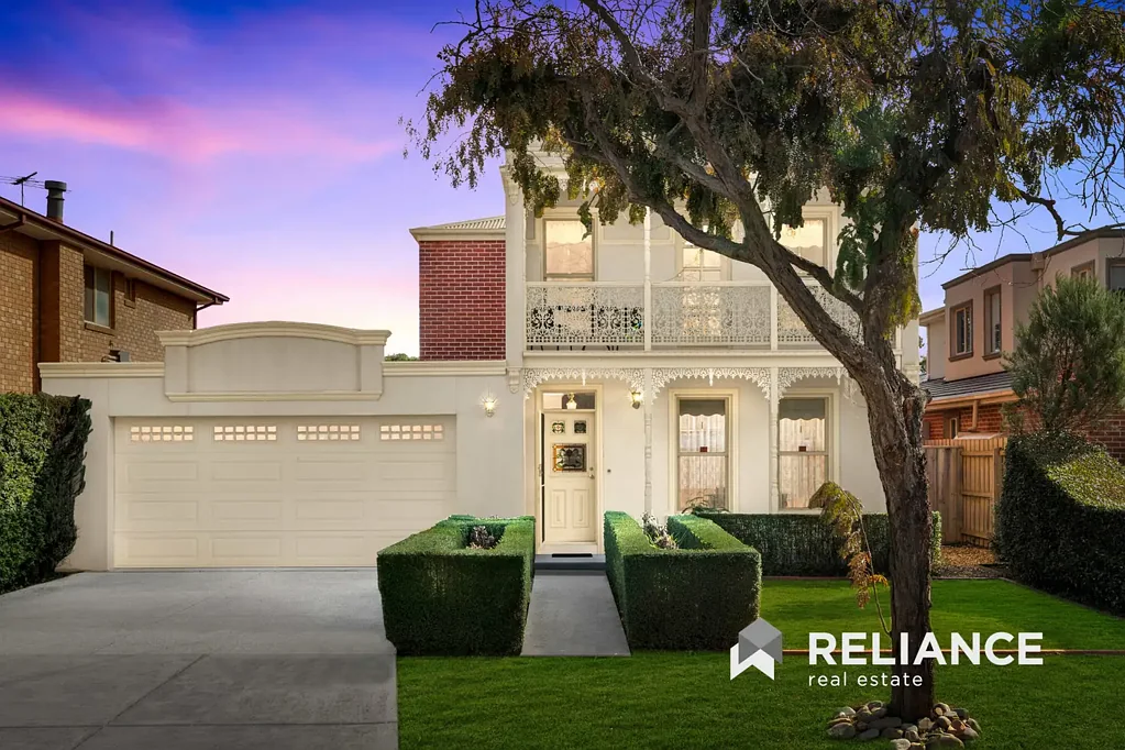 Werribee 4ਬੈੱਡਰੂਮ Quality-Built Victorian Reproduction in Prestigious Orchard Park Estate – 17 Bailey Street, Werribee.